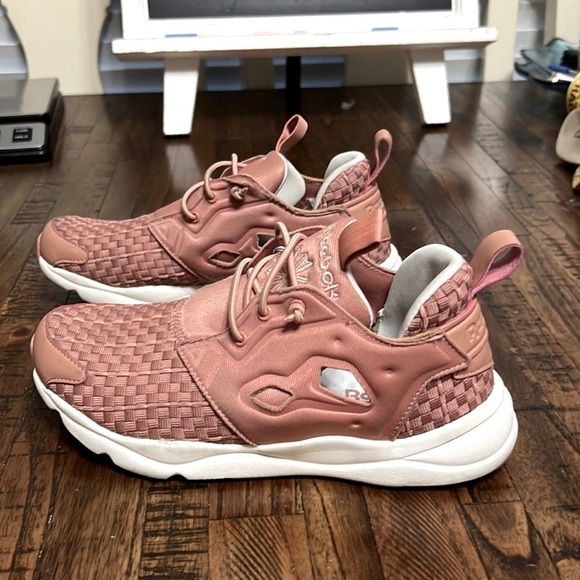 Reebok Furylite Woven Sneakers
Rustic clay desert stone and Chalk size 7 - Picture 4 of 17